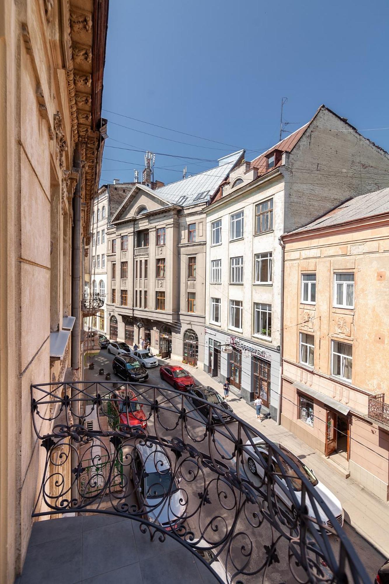 Royal Aparts Multi Lviv Eksteriør bilde